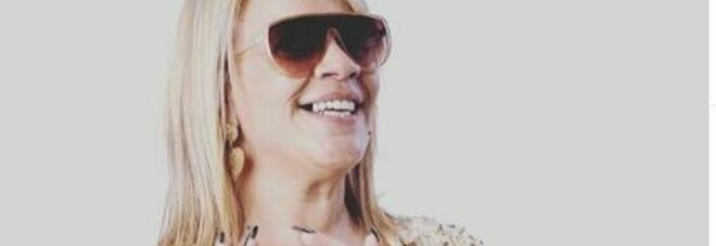 Angela da Mondello diventa (anche) popstar, insulti sulla sua canzone “Non ce n'è”: «Scherzi sui morti»