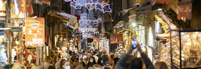 Covid a Napoli, feste di Natale con restrizioni mirate: quasi tutti d'accordo, basta rischi
