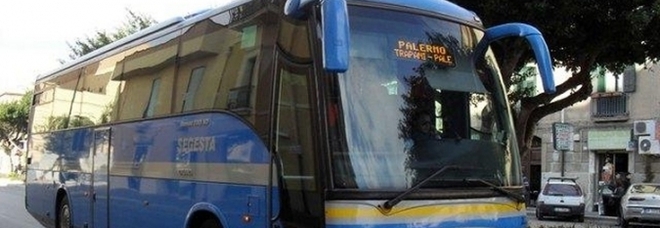 Virus, positivo sul bus da Palermo a Trapani: «Chi ha viaggiato dal 27 luglio all'8 agosto si metta in isolamento»
