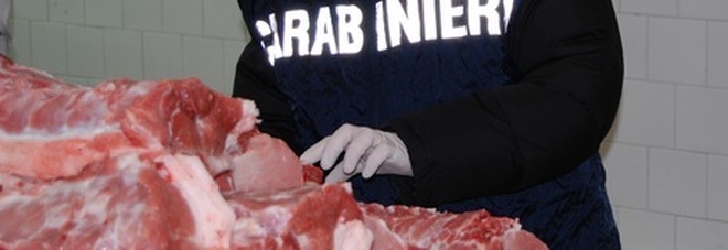 Roma, carne senza tracciabilità: sequestrati 86 quintali, valore di 200mila euro
