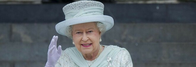 La regina Elisabetta ha un figlio e un nipote preferito, i retroscena: «Ecco chi sono e perché»