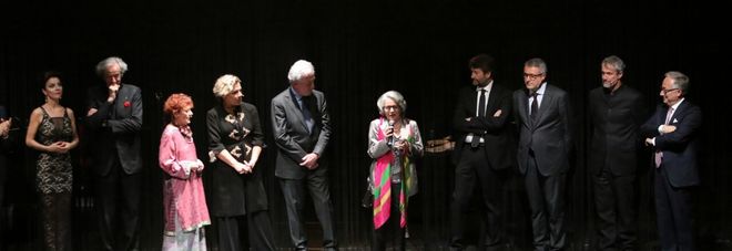 Arslan riceve il Premio Serao e si commuove | Video