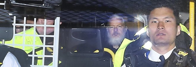 Assange, piani di fuga e coperture sospette: sull hacker lo scontro Russia-Usa