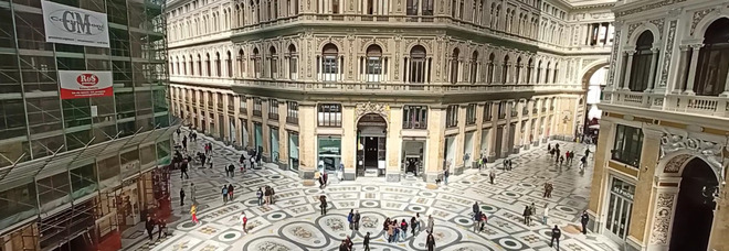 Napoli, la Galleria Umberto tra miglioramenti e degrado in attesa del gabbiotto dei vigili