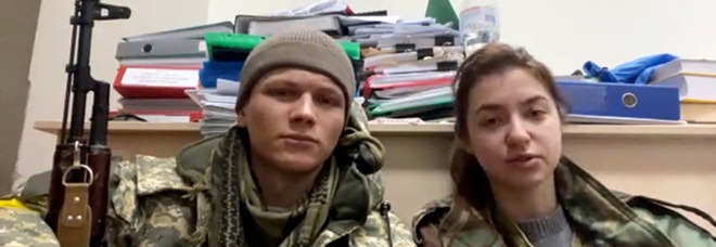 Luna di miele al fronte a combattere per l’Ucraina: la storia di Yaryna e Sviatoslav