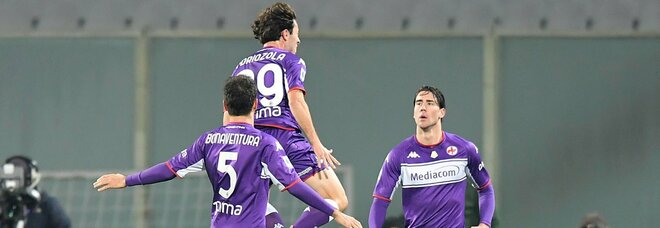 Fiorentina-Genoa, Vlahovic fa il cucchiaio e sbaglia il rigore