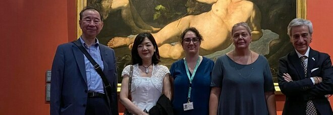 Real Bosco di Capodimonte, la visita dell'ambasciatore giapponese: «Questo museo mi ha stregato»