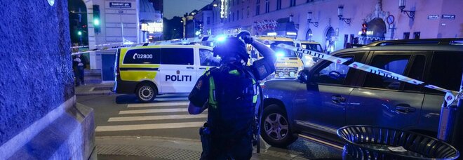 Oslo, spari in un pub gay durante il Pride: due morti e diversi feriti. Un arresto: «Ipotesi attacco omofobo»