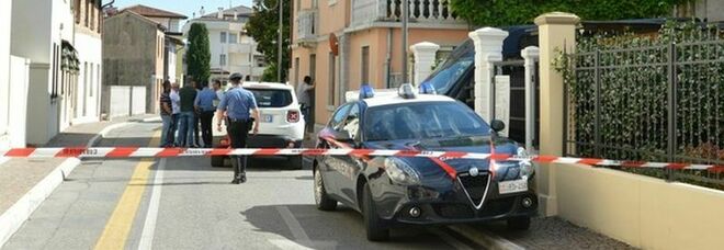 Venezia, coppia di coniugi trovata morta in casa a Fossalta di Portogruaro: si indaga su omicidio suicidio