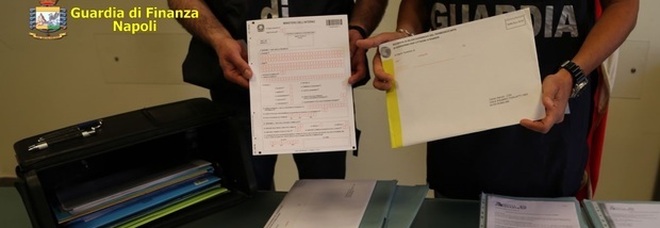 Napoli, arrestati i finanziatori della jihad: «Scoperta la centrale dei finti documenti»