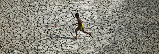 India, caldo record: temperature oltre i 50° gradi ad aprile e balckout in tutto il paese. Gli esperti: «È solo l'inizio»