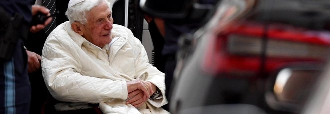 Ratzinger in Germania al capezzale del fratello morente, resterà a Ratisbona 3 giorni