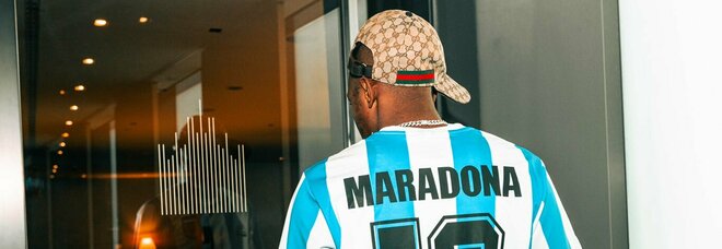 Osimhen, omaggio a Maradona: Victor con la sua maglia numero 10
