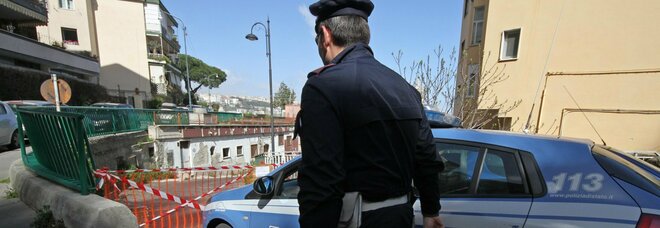 Napoli, lite condominiale a Posillipo finisce nel sangue: 49enne ferito a colpi di pistola, è caccia all'uomo