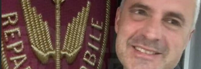 Domenico Tiberi, il poliziotto è morto dopo un malore sull'aereo partito da Fiumicino: aveva 47 anni