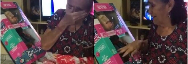 Nonna riceve in dono dal nipote la sua prima bambola, la reazione è emozionante