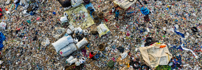 Napoli, sventata spedizione di 22 tonnellate di rifiuti: denunciati i responsabili