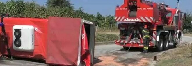Choc a Torrecuso nel Sannio, si ribalta camion dei pompieri: 6 feriti