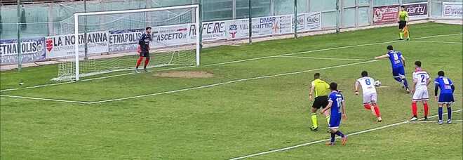 Portici, 1-1 a Paternò: segna Manfrellotti Schaeper para un rigore nel finale