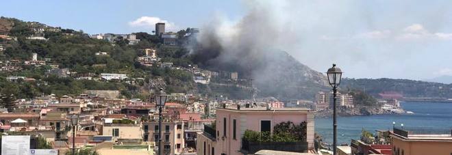 Monte Olibano in fiamme