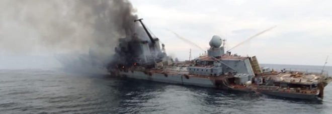 Movska, spuntano le prime immagini della nave in fiamme: gli scatti che smentiscono la Russia