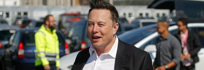 Perché Elon Musk ha venduto azioni Tesla a mille dollari per ricomprarle a 6? Ecco la (spericolata) strategia