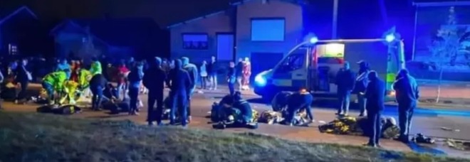 Belgio, auto contro folla a La Louvire durante la celebrazione del Carnevale: «Almeno 4 morti e 12 feriti gravi»