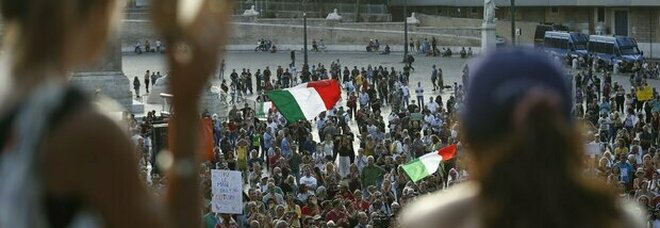 No vax violenti, dalla "guerriera" di Padova alle donne "arrabbiate": chi sono gli attivisti nelle chat di odio