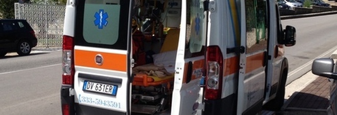 Roma, pirata della strada travolge un pedone su via Anagnina e fugge: morto un 36enne