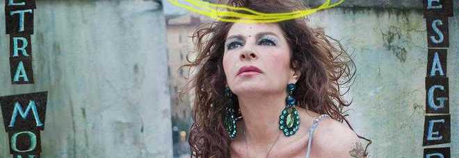 Pietra Montecorvino sulla copertina del nuovo album, "Esagerata"