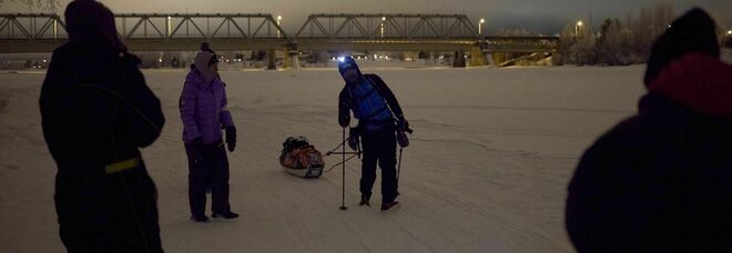 Corre per 237 km tra ghiaccio e gelo: impresa dell'ultramaratoneta salernitano