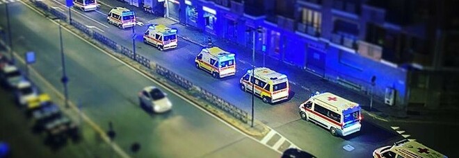 Covid, a Torino decine di ambulanze in coda a corso Dante: la foto fa il giro del web. E da domani Piemonte zona rossa