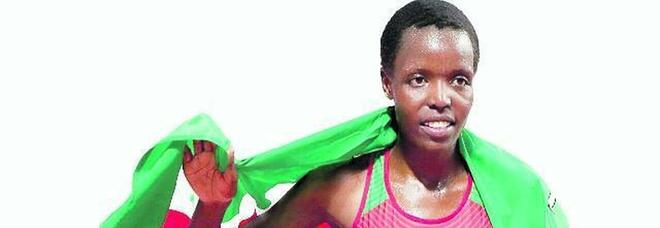Agnes Tirop, star keniota dell'atletica uccisa a coltellate in casa dal marito: l'uomo è in fuga