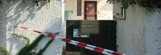Roma, donna morta in casa a Tor San Lorenzo: ferita alla testa, non si esclude omicidio