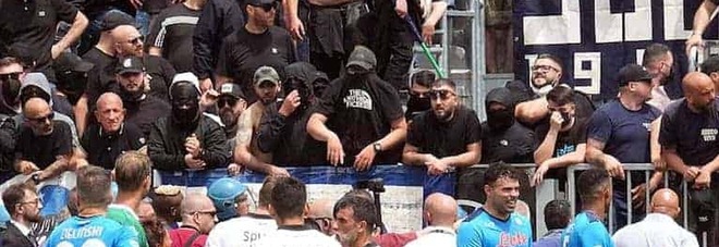 Video Spezia-Napoli, scontri ultras: la risposta azzurra dopo l'assalto