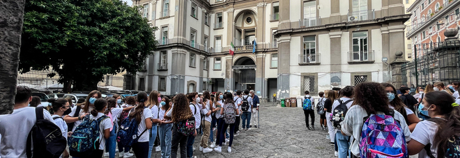 Tamponi agli studenti, a Napoli il progetto pilota non decolla