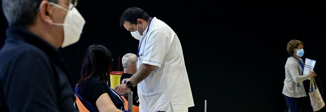 La società italiana che studia le trombosi: «Ecco come gestire i possibili eventi, ma vaccinatevi: è il Covid ad aumentare i rischi»