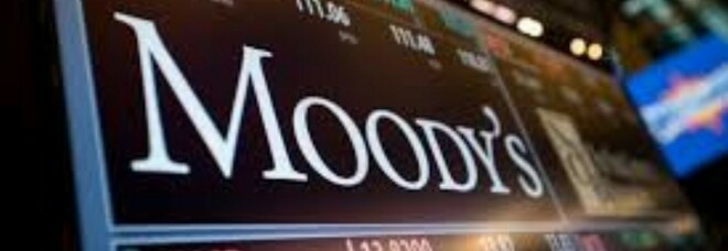 Moody's abbassa rating dell'Italia: da stabile a negativo. Ma il Mef: «Una revisione opinabile»