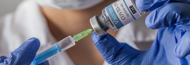 Vaccino, oggi si parte: la campagna di massa solo a primavera