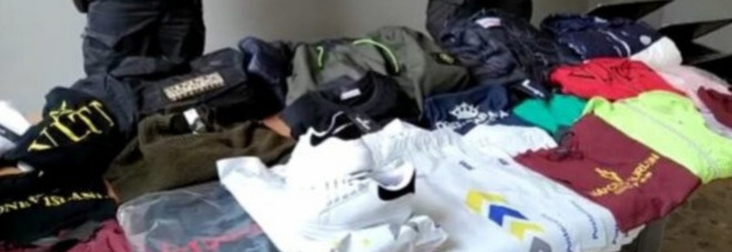 Napoli, sequestrate oltre 1.300 tonnellate di abiti usati: denunciato 46enne in carcere per omicidio