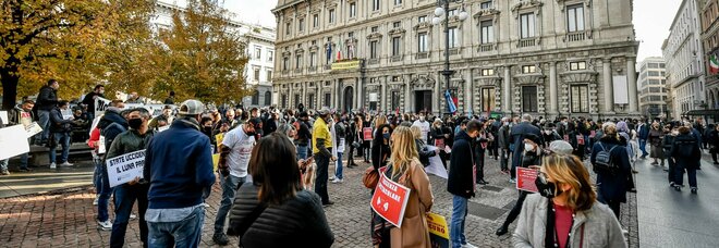Covid Lombardia, record contagi e Rt sopra 2: allarme Milano. «Lunedì si decide su nuove misure»