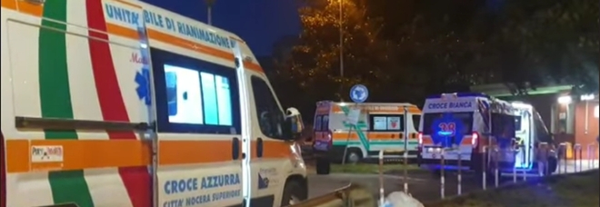 Scafati, ambulanze in fila da 72 ore e in ospedale arrivano i carabinieri
