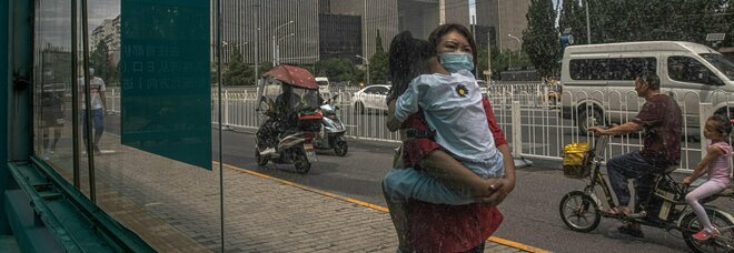 Variante Delta in Cina, i casi interno salgono a 98: Pechino rinvia l'apertura delle scuole
