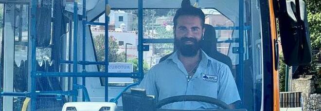 Capri: chi era Emanuele Melillo, l'autista del bus morto tra le lamiere. Lascia la compagna incinta