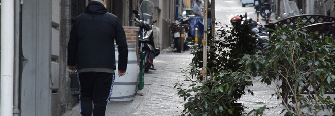Napoli zona arancione, protestano i gestori di bar e ristoranti ai Quartieri Spagnoli: «O lockdown o riapertura in sicurezza»
