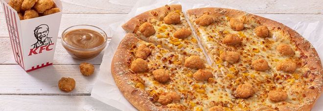 Accordo tra KFC e Pizza Hut: arriva la pizza con mais e pollo fritto (in edizione limitata)