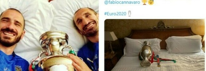 Chiellini e Bonucci come Cannavaro, a letto con la Coppa: «Seguendo la tradizione di un grande maestro»