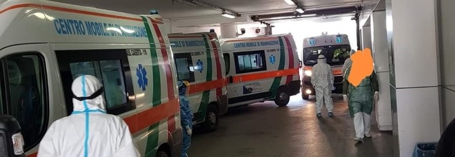 Vaccini a Napoli, sanitari non immuni al Covid: 600 professionisti a rischio sospensione