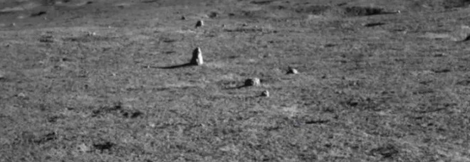 Spazio, il rover cinese trova pinnacolo di roccia sul lato nascosto della Luna: un rebus per gli scienziati