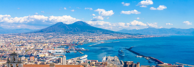 Boom di prenotazioni a Pasqua: Napoli è la meta più gettonata d'Italia